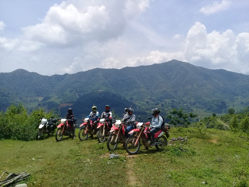 https://toursvietnamontrails.com/wp-content/uploads/2017/07/north-vietnam-motorbike-1.jpg