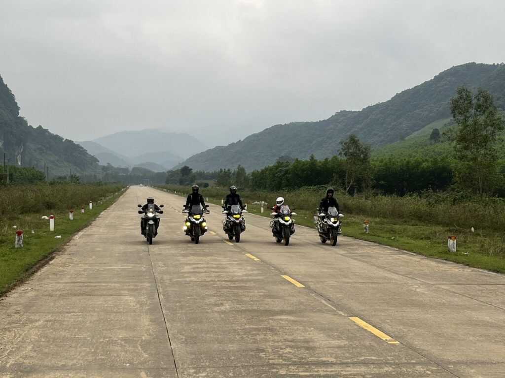 https://toursvietnamontrails.com/wp-content/uploads/2025/12/z7361627087395a699fd90c162c64cad67cc65811e727b-300x225.jpg